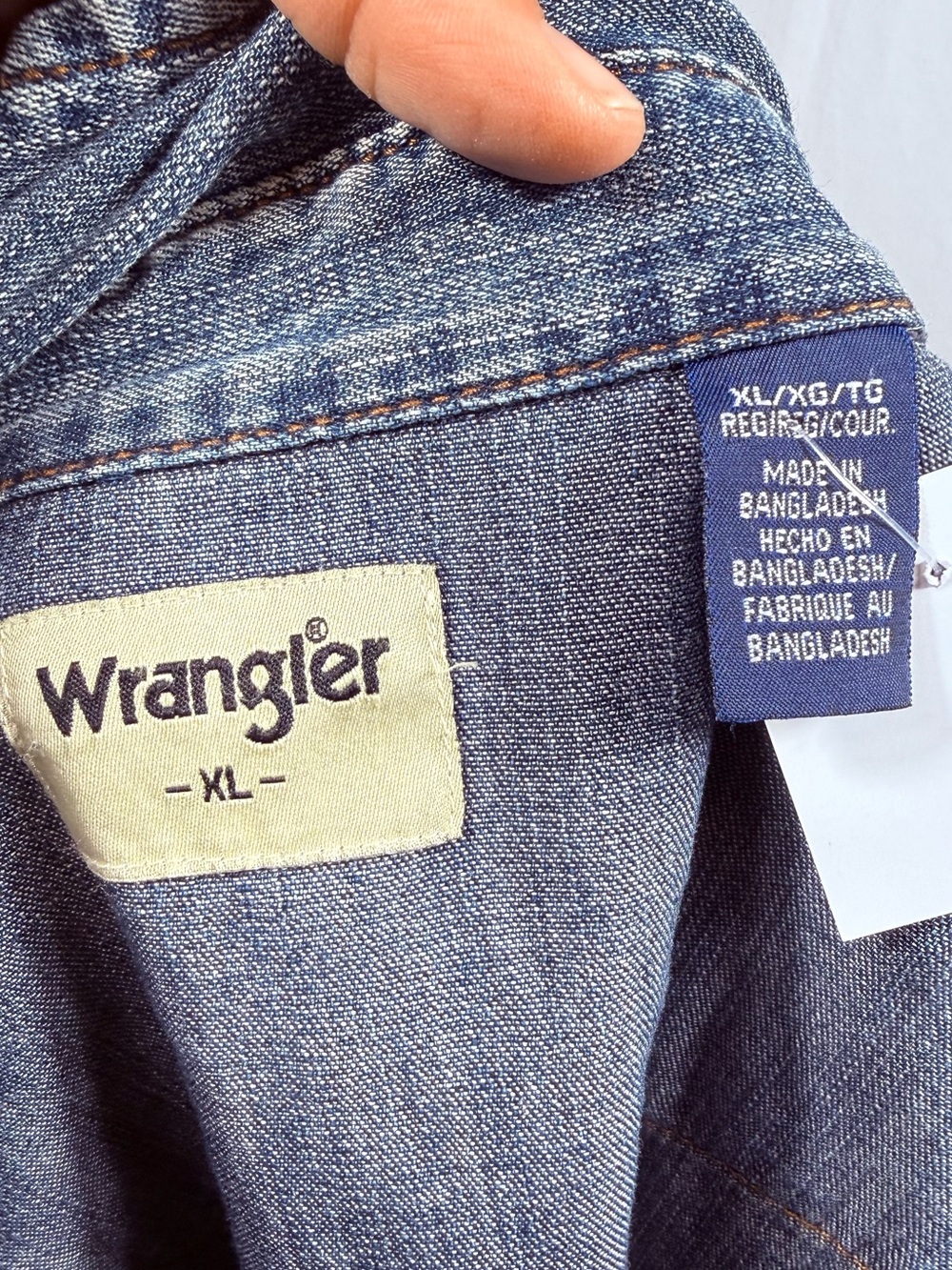 Wrangler Men's Cowboy Cut Long-Sleeve Western Denim Snap Work Shirt 100% Cotton - Picture 2 of 5